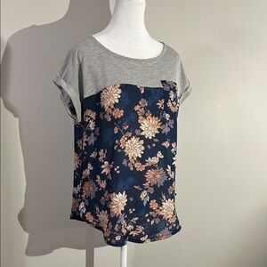 Xhilaration Gray and Navy Floral Short Sleeve Top